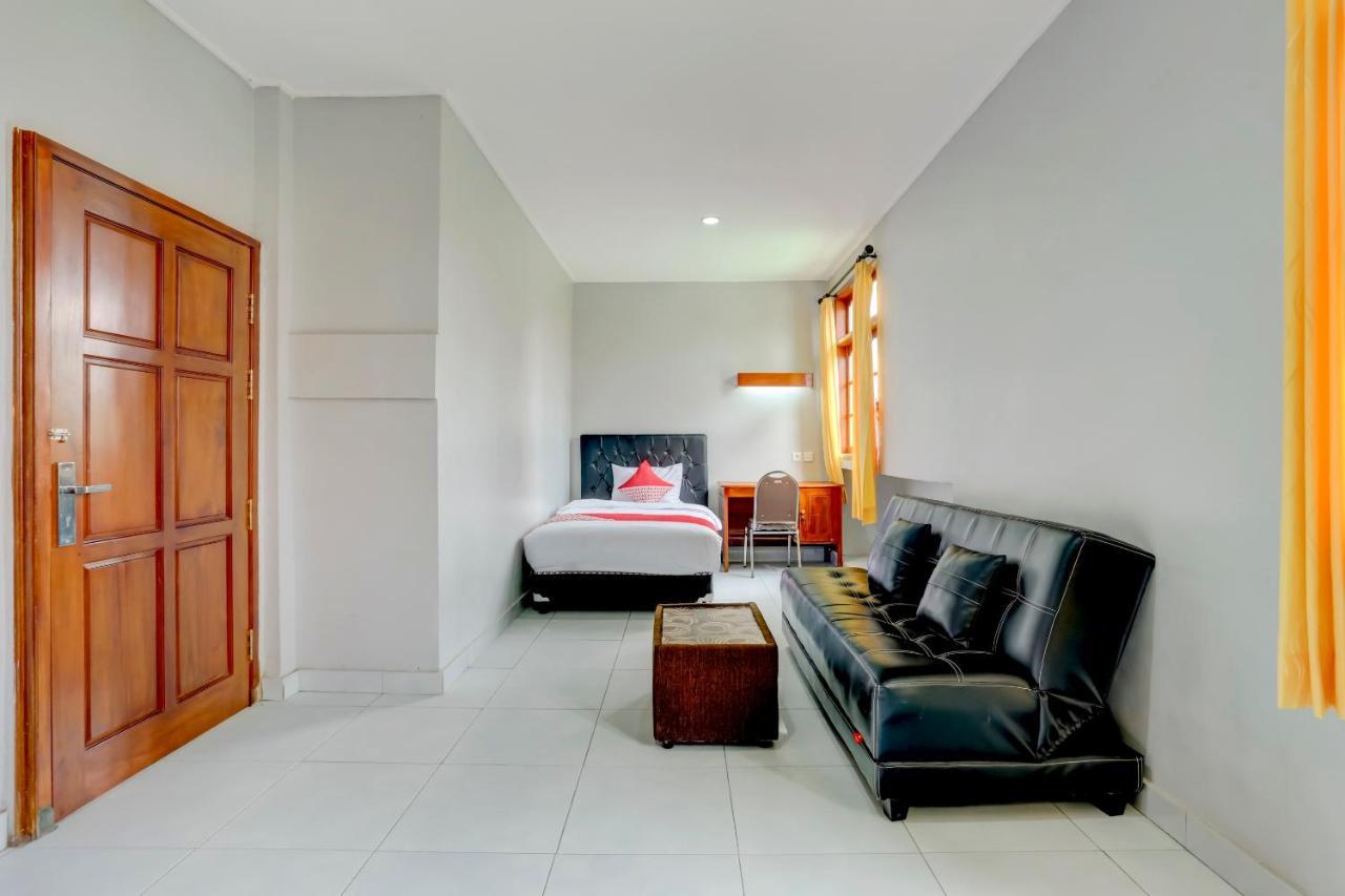Oyo 90089 Hotel Satria Syariah Denpasar Kültér fotó